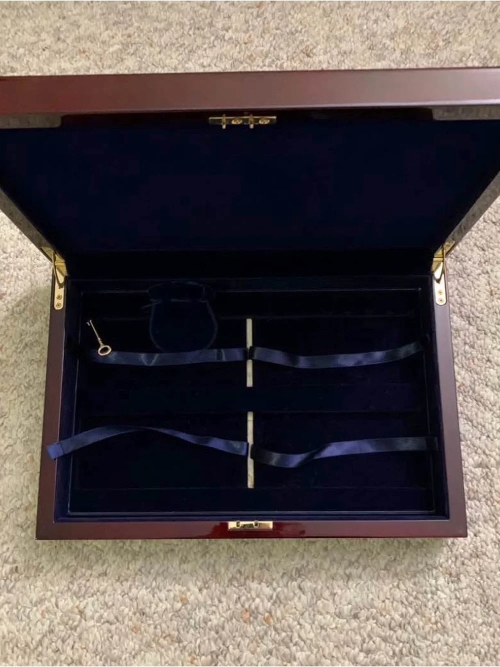 Washington Mint Wooden Presentation Display Case w/ Key & Velvet Bag Empty